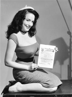 elevenacres:  Evelyn West poses with the policy she took out with Lloyd&rsquo;s Of London, insuring her breasts for โ,000.. A publicity stunt that allowed her to use &ldquo;the โ,000 Treasure Chest&rdquo; tag, in all of her subsequent Burlesque appear