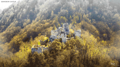 archatlas:   Castles Across Europe, Reconstructed  The built landscape of Europe has been sculpted by thousands of years of war and reconciliation. Kings and Queens, Vikings and Romans, Christians and Moors, all have built castles and forts with the