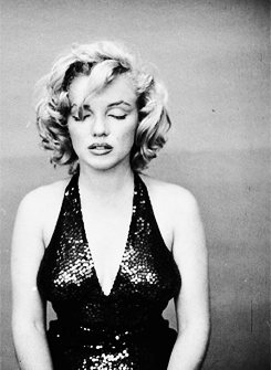 Marilyn Monroe photographed by Richard Avedon,