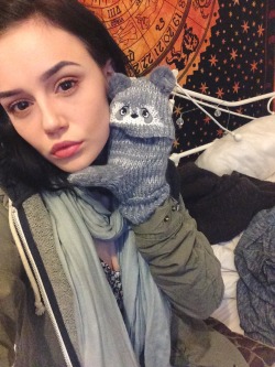 agingb0nes:  ?!?!  Not just your gloves you&rsquo;re looking especially cute in these :)