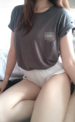 jessicaspanties:  Girlfriend Jessica Part 3Today I’m wearing ayashiyx’s admin tee. It’s so worn out and comfy that it really feels like I’m like his girlfriend, wearing his old army shirt 😇    This part 3 marks the end of the girlfriend