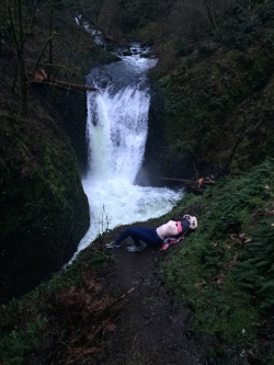 lovelytouches:  Hiking through the gorge  2.16.2016 