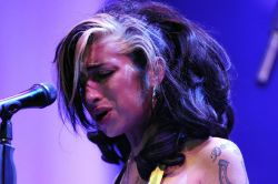 kahlil-themulattoassassin:  merrlmaidpussy:  blvckzoro:coliseums:Amy Winehouse’s last live performance before she passed away  Miss u everyday   People always need to know who she is.  She was so real