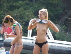 minimilkers:  Flashing on a boat! more at