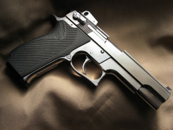 45-9mm-5-56mm:  everydaygun:  SMITH &amp; WESSON  MOD 4506 by no.2185 on Flickr.Oh God This Ones Even Sexier!      (via TumbleOn)