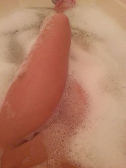 joliepetiteprincesse:  Bath time