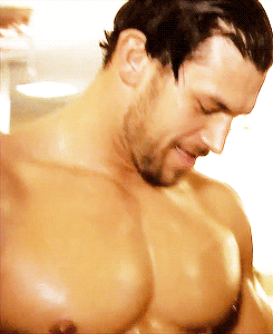 all-day-i-dream-about-seth:  Those fucking pecs! 