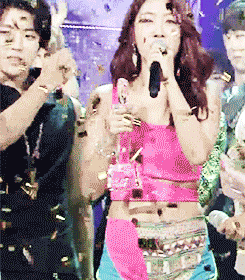 tienyeol:  Sungyeol accidentally touched Soyou’s thighs or butt and became shy (o´罒`o) 