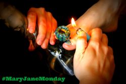 I meant to post this earlier, but then I got high&hellip;.lol Happy Mary Jane Monday, everyone! Showing the lovely foot of Stuffi_and_Me, who has mad toe skills. 
