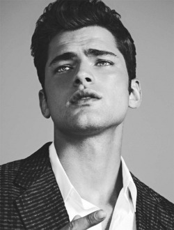 bae-lorswift:flowers-finally-clean1989:  vripe:  Sean O’Pry  Oh my God look at that face  I’ll write his name on all the blank spaces I’ve got