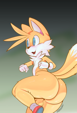 sqoon:  Look at Tails, getting warmed up for a run or something.Someone mentioned he’s got tiny arms lmao
