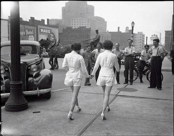 luhlei:  wildeux:        In 1937 two women caused a car accident by wearing shorts