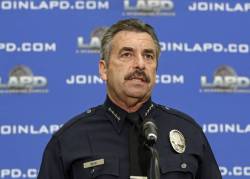 the-movemnt:  LA police won’t help Trump deport undocumented immigrants The Los Angeles Police Department will not participate in President-elect Donald Trump’s stated plan to deport or incarcerate between 2 and 3 million undocumented immigrants,