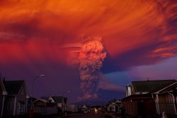 softwaring:  Alex Vidal Brecas - The Calbuco volcano in Chile erupted  for the first time in more than four decades on Wednesday evening. 