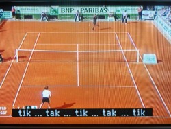 jaidefinichon:  Eres mas inutil que subtitulos en partido de tenis
