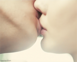 taerection:  1/? of my favorite Kmovie kisses   ↳Ji Sung and Kim Ahjoong (My PS Partner)