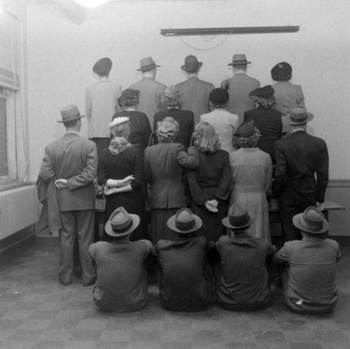 Salvador Dali, Gala e Paul Eluard, Philippe Soupault, René Crevel, Robert Desnos e Benjamin Péret , 1924 Nudes &amp; Noises  