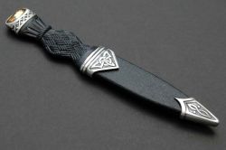 art-of-swords:  The Sgian-dubh Knife The sgian-dubh is a small, single-edged knife (Gaelic sgian) worn as part of traditional Scottish Highland dress along with the kilt. Originally used for eating and preparing fruit, meat, and cutting bread and cheese