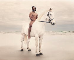 little-oakenshit:  why is nobody talking about manu bennett honestly (x)[ 2 / ? ]