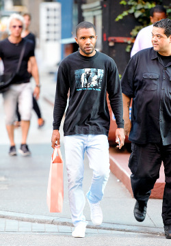celebritiesofcolor:  Frank Ocean out in NYC   my boo shops at acne studios omg 😫😫😫
