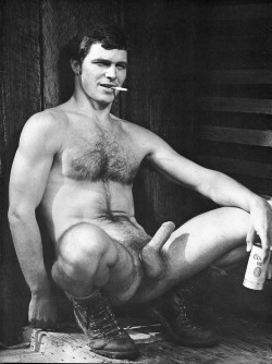 fuckyeahvintageguys:  Tons of Vintage Pics at Fuck Yeah Vintage Guys. Click Here to Follow Fuck Yeah Vintage Guys.   Mike Davis is an icon of vintage gay masculinity. Love this pic!