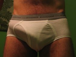 white-briefs-lover:  Wow, that cock is filling his briefs! 