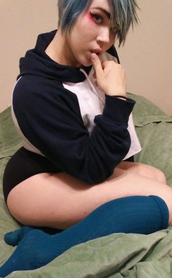 lookoutamonsteriscumming:  Butts, thighs, and knee highs.