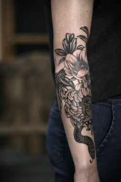 kirstenmakestattoos:Black and grey flowers and snake for Shannon. Thank you, lady!