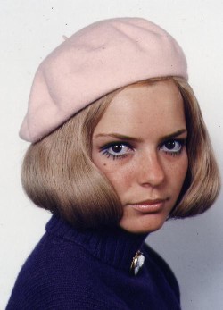 jointhestylehighclub:  1960s pink beret and amazing eye make-up! 