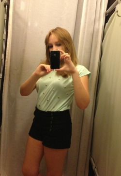 itssarahsfunblog:  Sorry to be that person that takes pictures in fitting rooms buuut