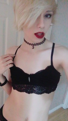 potentialghost: Selfies I took before today’s cam sesh! Was a lot of fun :3 99% of the lipstick got rubbed off on my fingers, guess I just can’t keep things out of my mouth   I’m the vampire queen &gt;:3 wore fangs most of the show 