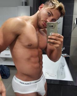 sprinkledpeen:  Henry Licett at the gym Click here to see more of Henry’s amazing monster bulge/cock. 