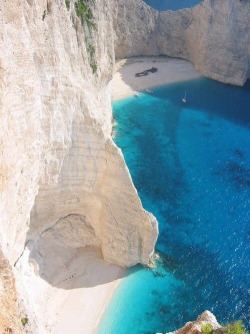 nicknamenyquil:  biisousss:  Zante, Greece   I really want to go to Greece one day!