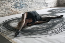 darksilenceinsuburbia:  Bryan Tarnowski. Emptied Gestures. Utilizing her body movements, Heather Hansen creates breathtaking, large scale charcoal paintings. In 2012 she began experimenting with kinetic drawing and has been searching for ways to combine