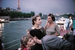 silverplasticflowers:  coffeedirt: French teenagers on a boat in Paris, 1988.   @
