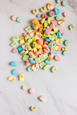 sweetoothgirl:  LUCKY CHARMS FUNFETTI CAKE  