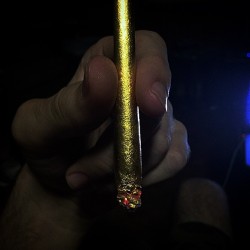 veraisastoner:  soleil-rose:  phuckindope:  24k gold rolling papers  Hell yeah  smoked a blunt one so great fucking 20$ a wrap 