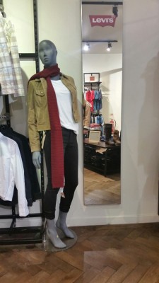 blue-eyed-hanji:  ask-irl-maidlevi:  This was a mannequin in Levi’s store in Norwich omg  how to tell a store hired a weeb
