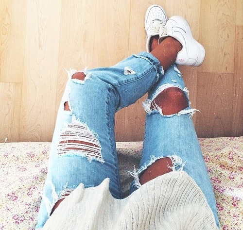 fash-cafe:  Distressed Jeans