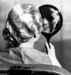 Mudwerks:  (Via Film Noir Photos: Reflections: Anita Page)  Mirror Image
