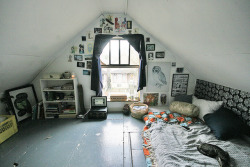 creduli:  art space attic 1 by coreena on Flickr. 