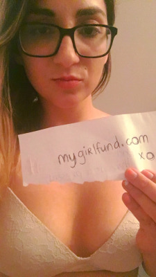 runawayangel rocking her mygirlfund.com verification photo- she&rsquo;s ready to flirt chat and play!