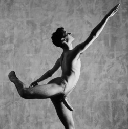 maximien:  Scottish dancer and choreographer Michael Clark, posing naked but for a penis sheath, London, 1984
