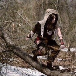 An amazing #AssasinsCreed III cosplay! Wow! how cool is this?! #AC3