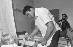 jus-a-dash:  “I try not to speak about all the charities and people I help, because I believe we can only be truly generous when we expect nothing in return.” –Muhammad Ali 