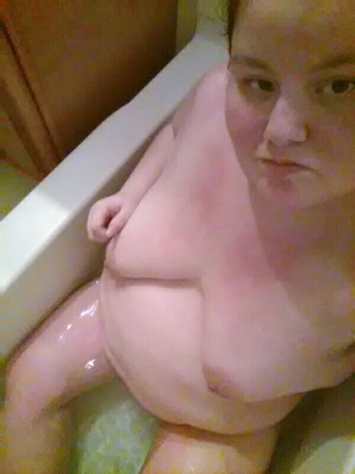 supersexybbwandfattygrannies: Truly submissive BBW ready to be used! @creampie-slut-posts  Magnificent belly 
