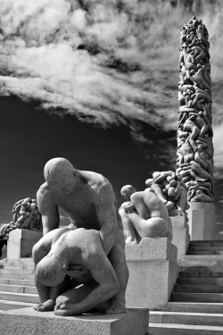 houndeye:  Gustav Vigeland Monolith, sculpture park, Oslo Norway 