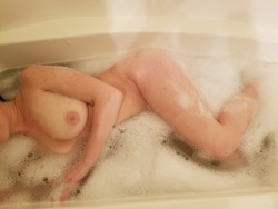 sandt721:  sandt721:  sandt721:  Bath time shenanigans She wants it and I wanna know who is gonna give it to her!!?!!?!  She needs cleaned up   Good morning!!