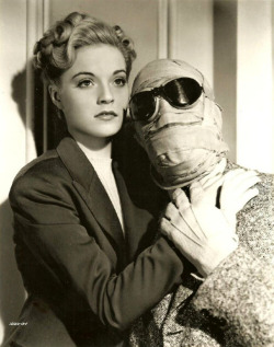 Nan Grey &amp; Vincent Price in The Invisible Man Returns, 1940.