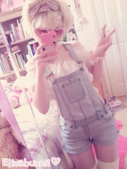 elizabunnii:  I tried out my new Bobon21 crop top with my trusty dungarees! ; u ; ♥♥